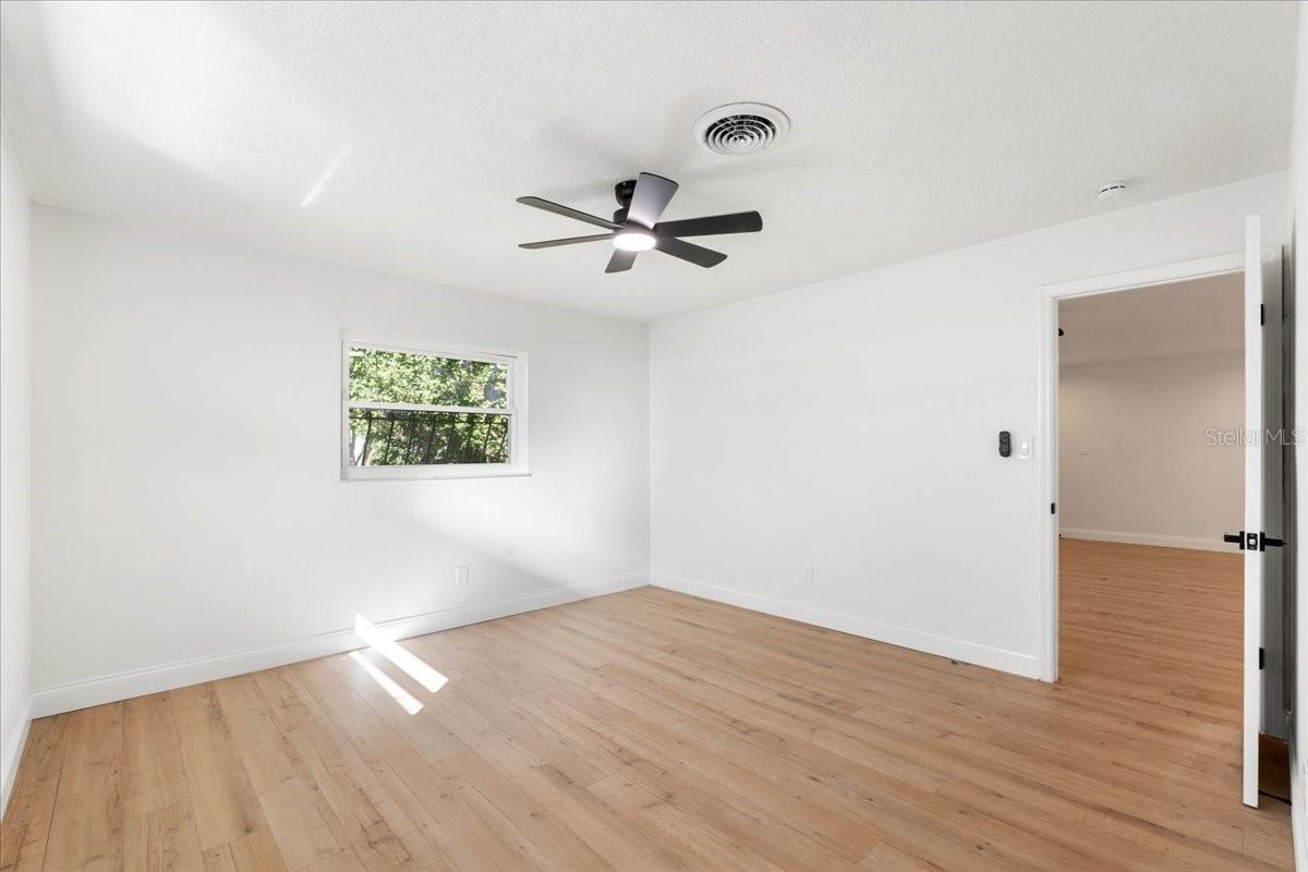 Image 12 of 42 For 4991 Tangerine Avenue