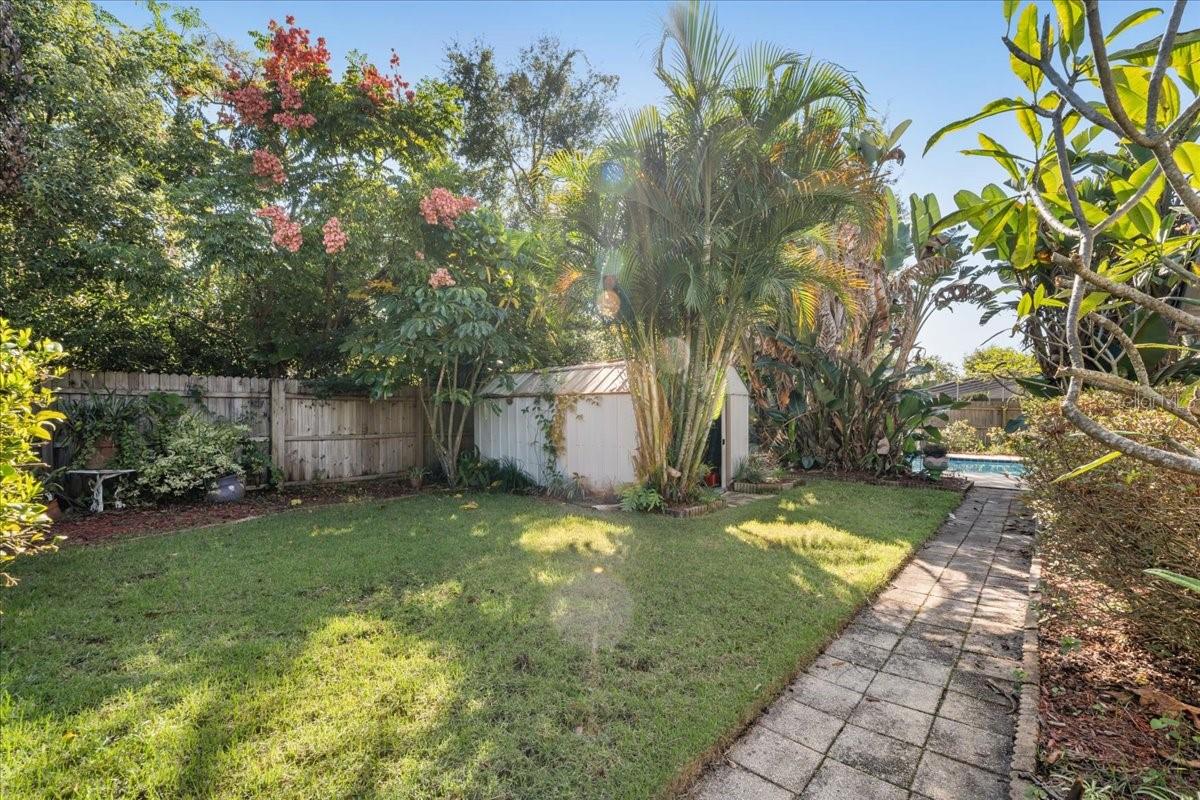 Image 34 of 42 For 4991 Tangerine Avenue