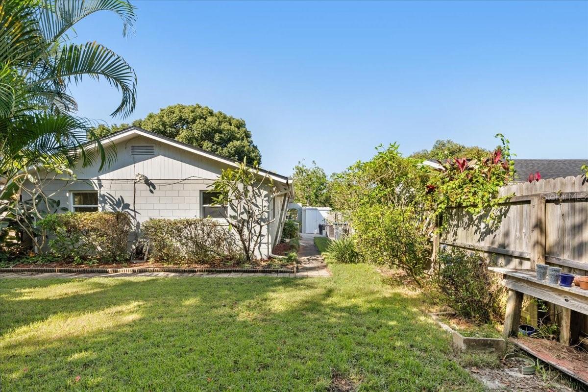 Image 36 of 42 For 4991 Tangerine Avenue