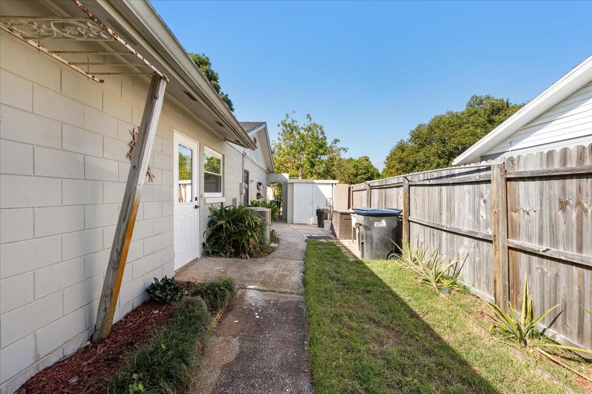 Image 37 of 42 For 4991 Tangerine Avenue