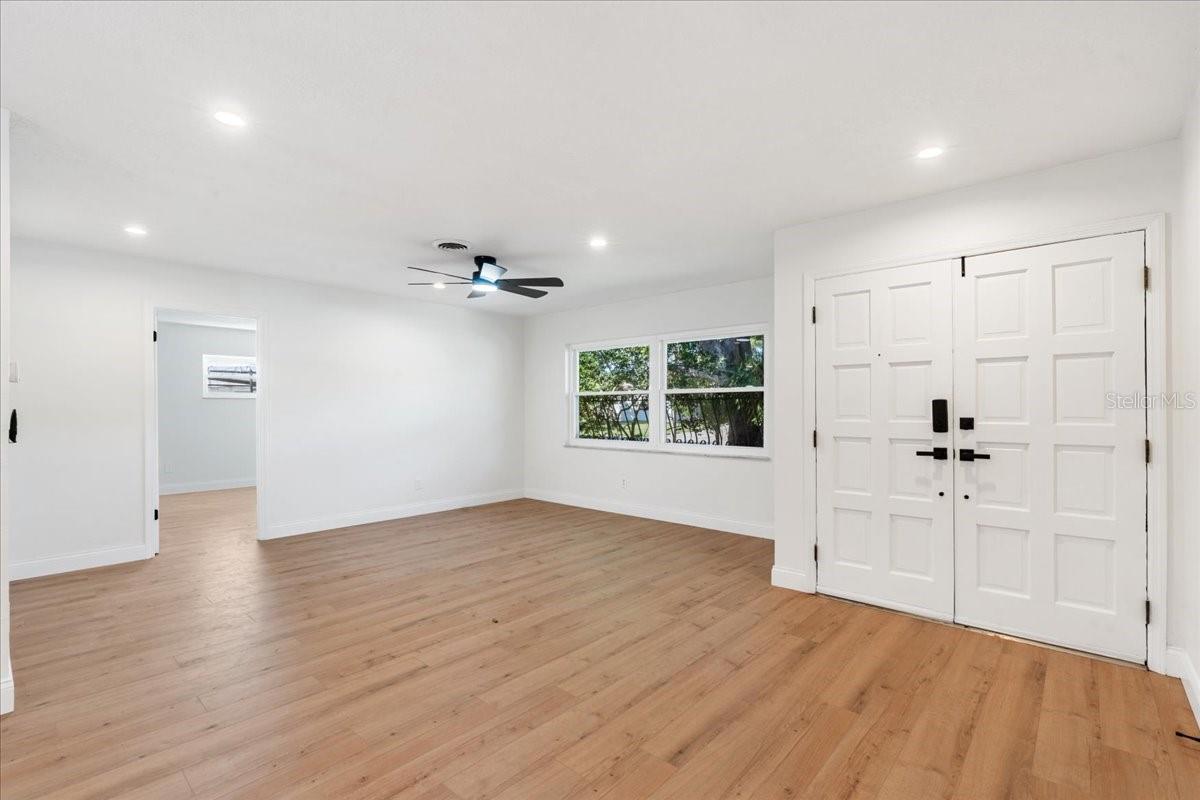 Image 8 of 42 For 4991 Tangerine Avenue