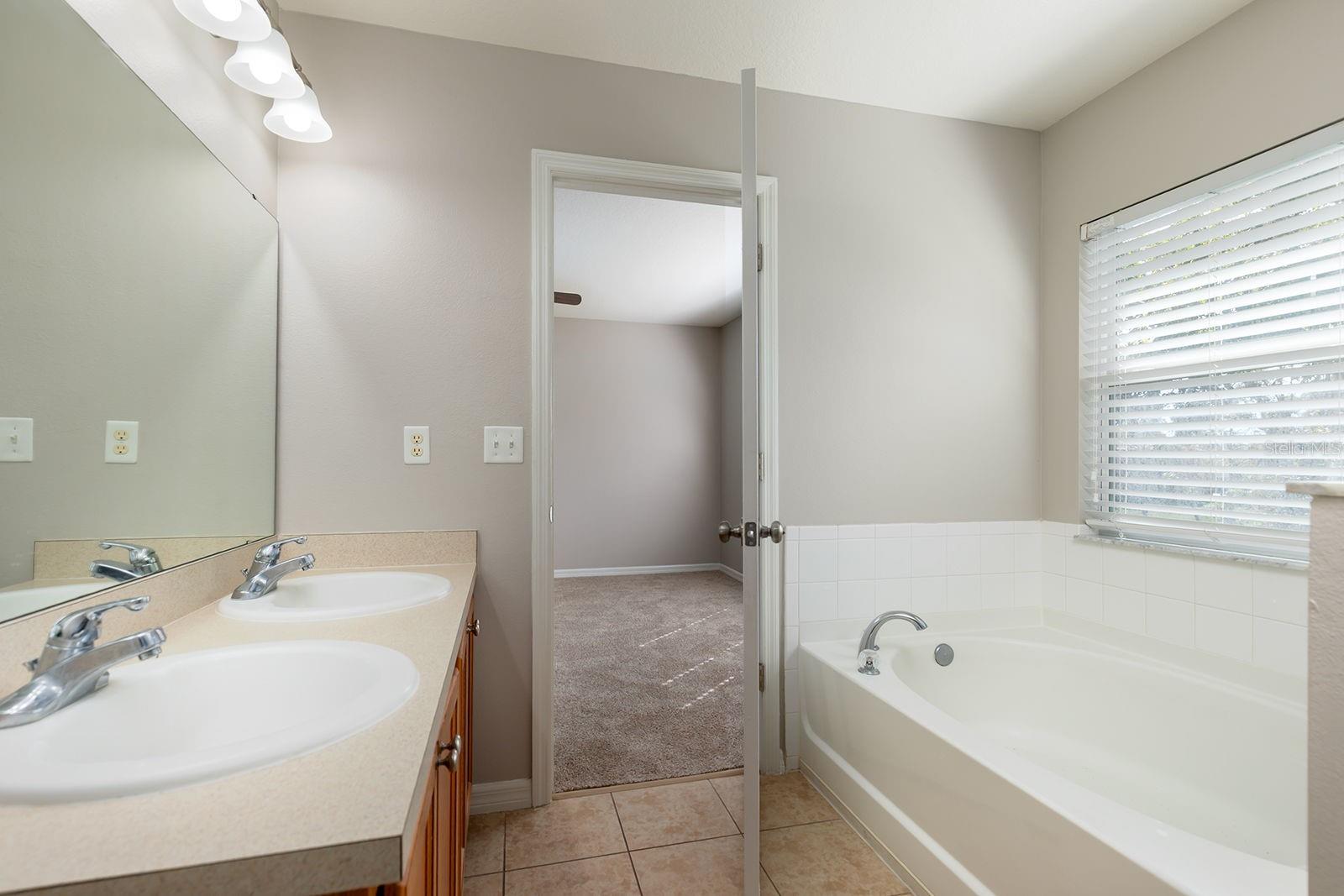 Image 16 of 27 For 3072 Seaview Castle Drive