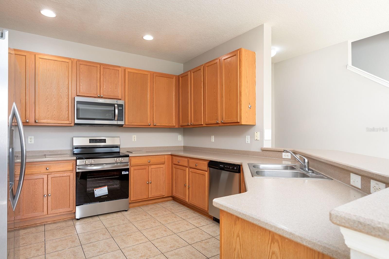 Image 7 of 27 For 3072 Seaview Castle Drive