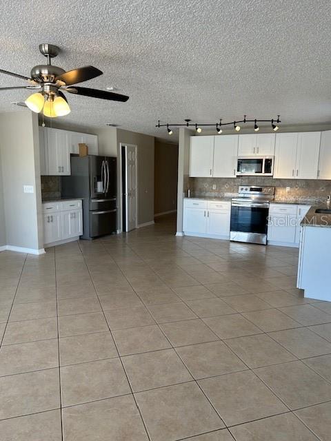 Image 4 of 28 For 15181 Sugargrove Way