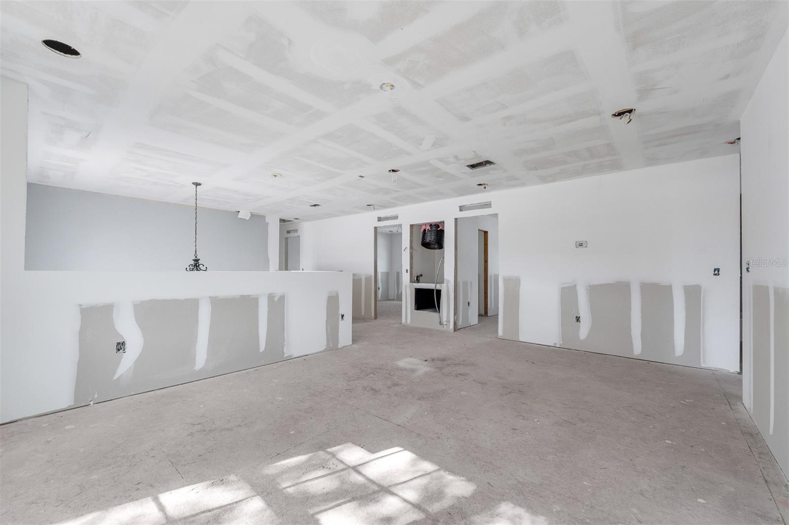 Image 18 of 36 For 2960 White Magnolia Loop