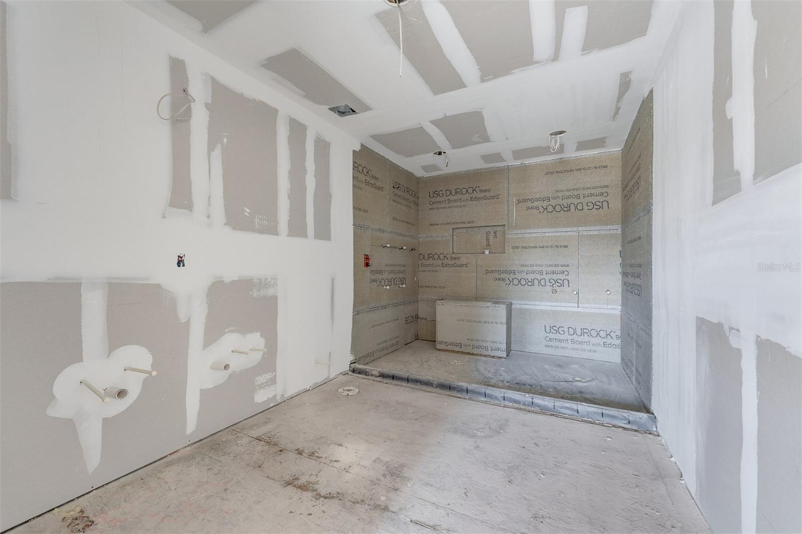 Image 23 of 36 For 2960 White Magnolia Loop