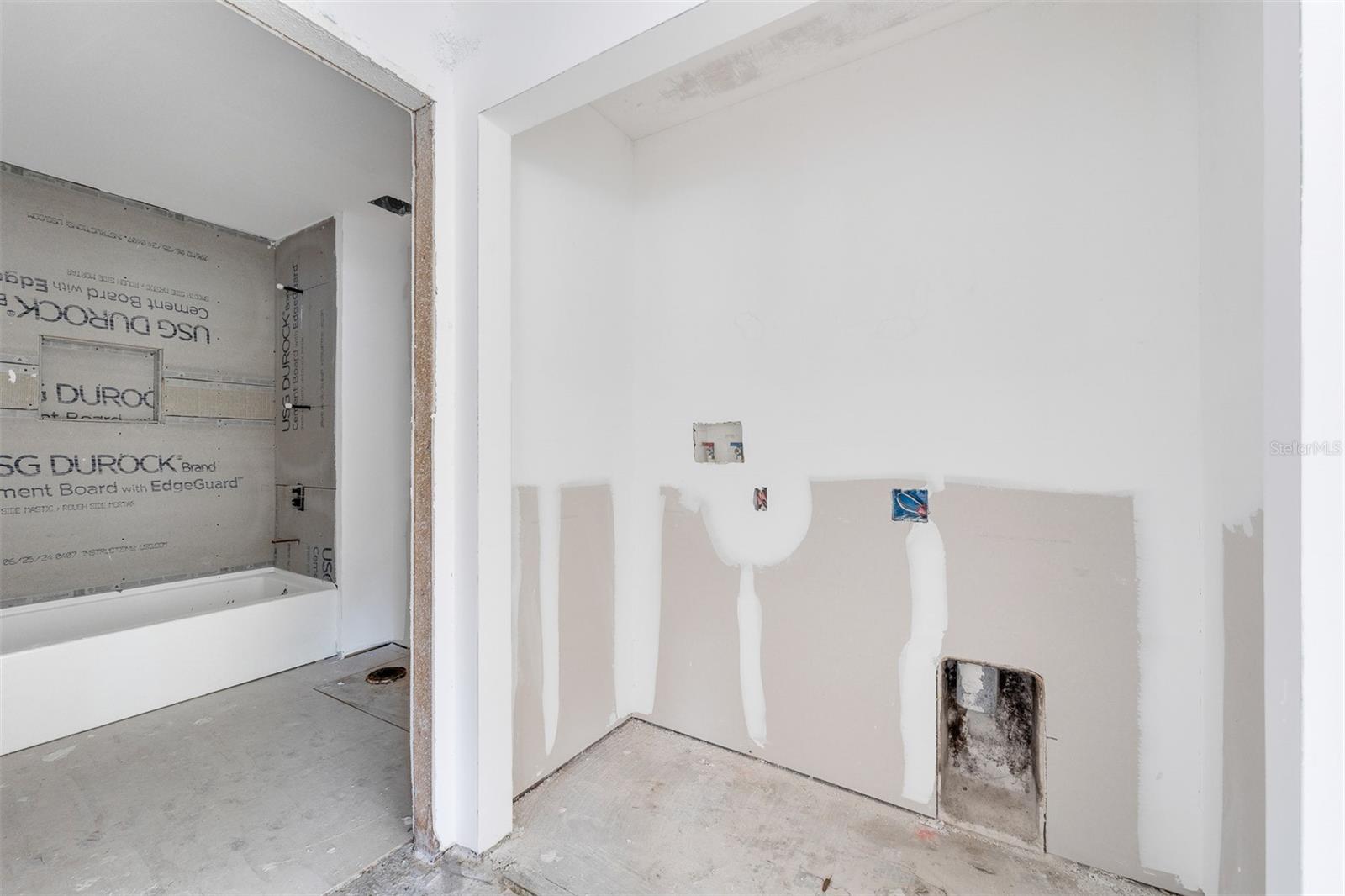 Image 32 of 36 For 2960 White Magnolia Loop