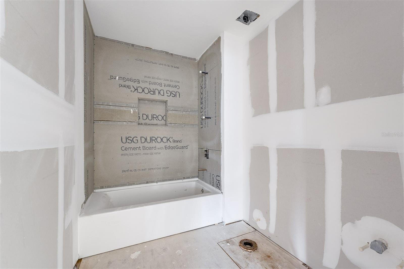 Image 33 of 36 For 2960 White Magnolia Loop