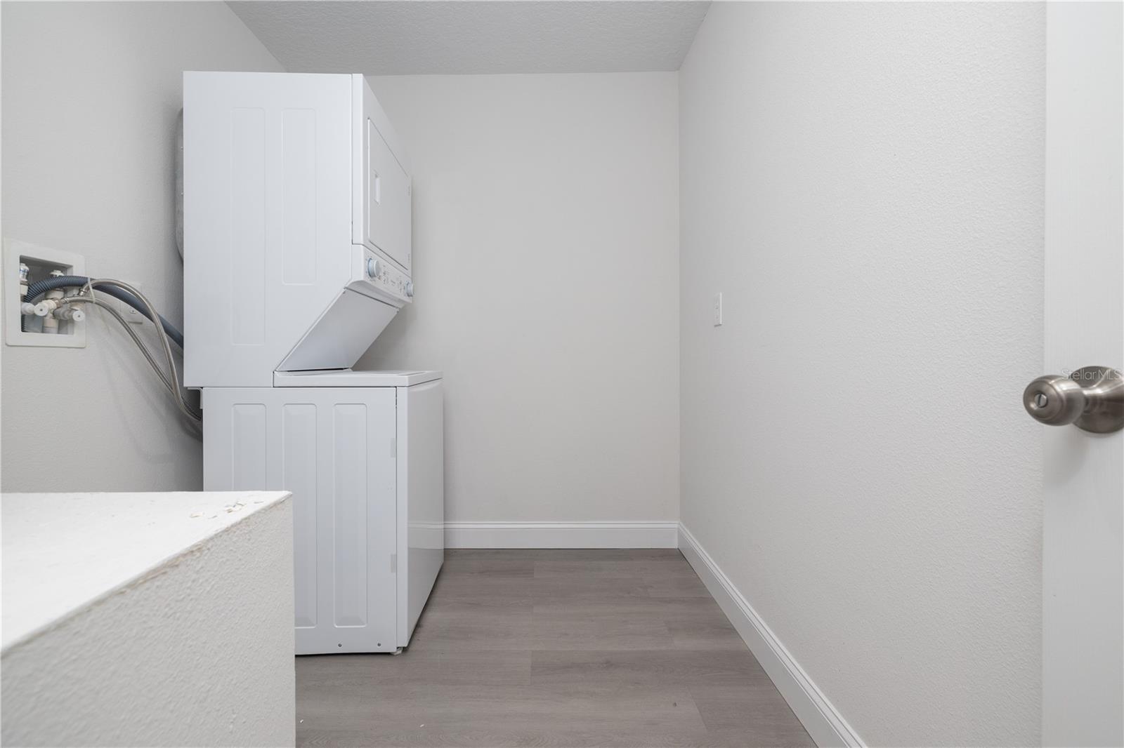 Image 17 of 27 For 1171 9th Street