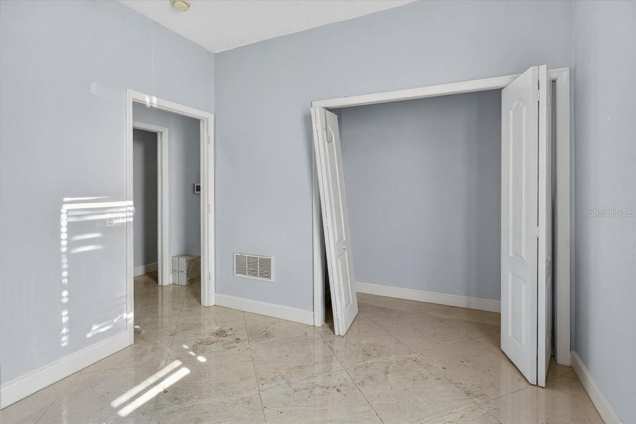 Image 23 of 46 For 20126 Nob Oak Avenue