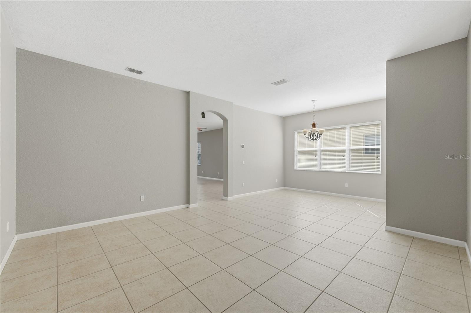 Image 4 of 20 For 6920 Helmsley Circle