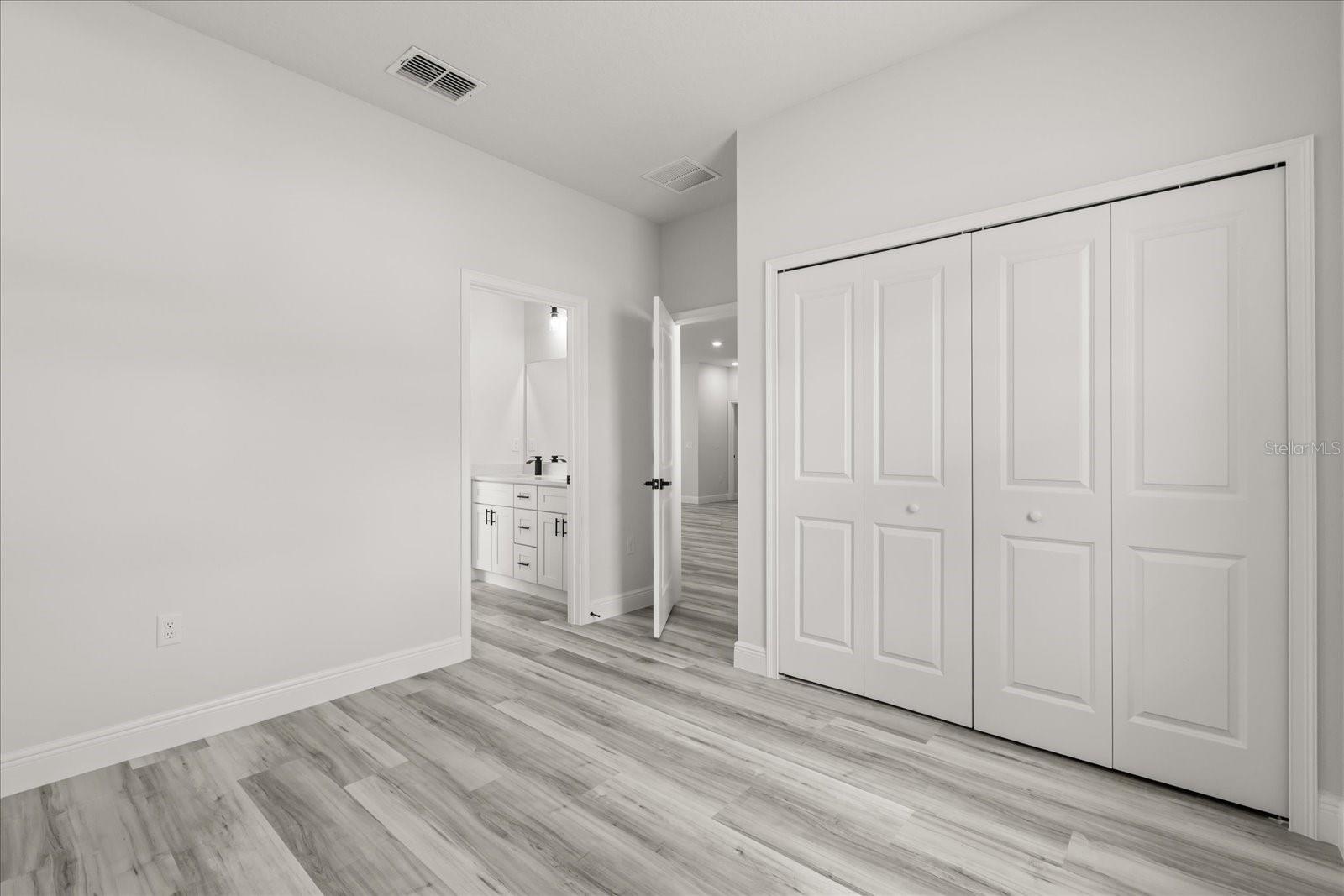 Image 17 of 38 For 6761 151st Loop