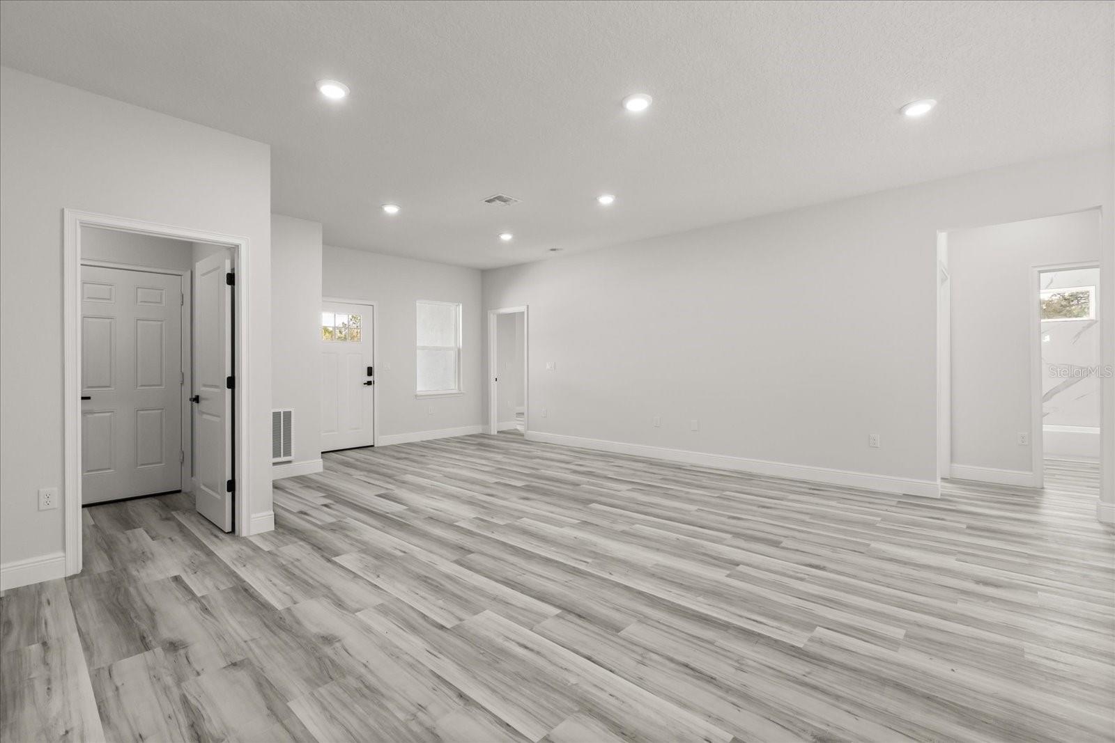 Image 6 of 38 For 6761 151st Loop