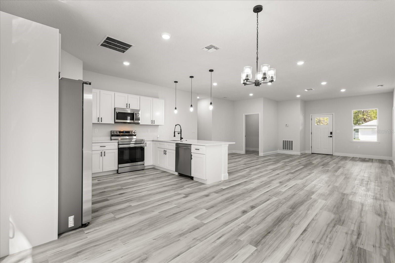 Image 7 of 38 For 6761 151st Loop