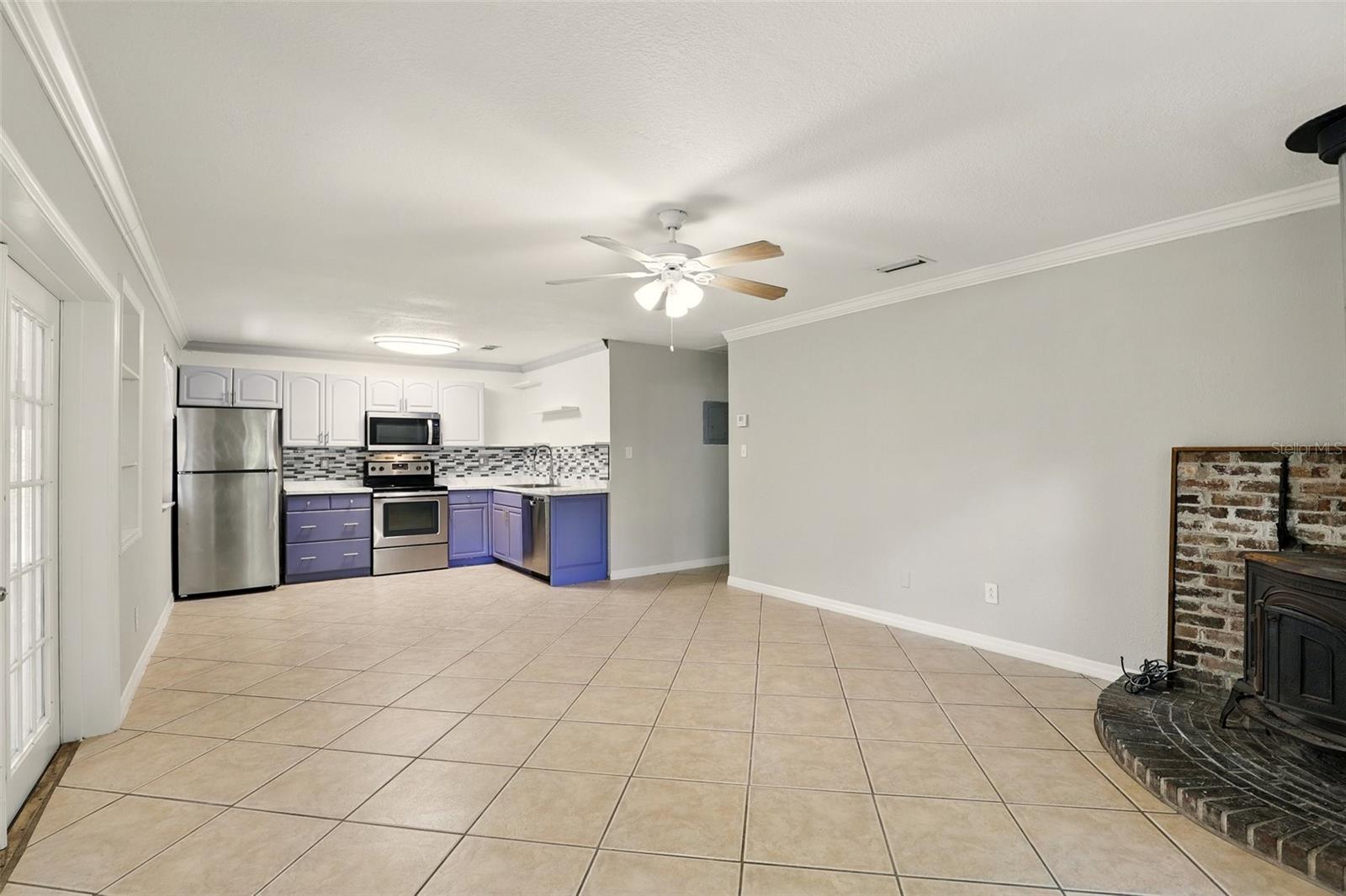 Image 11 of 30 For 1617 Acacia Road