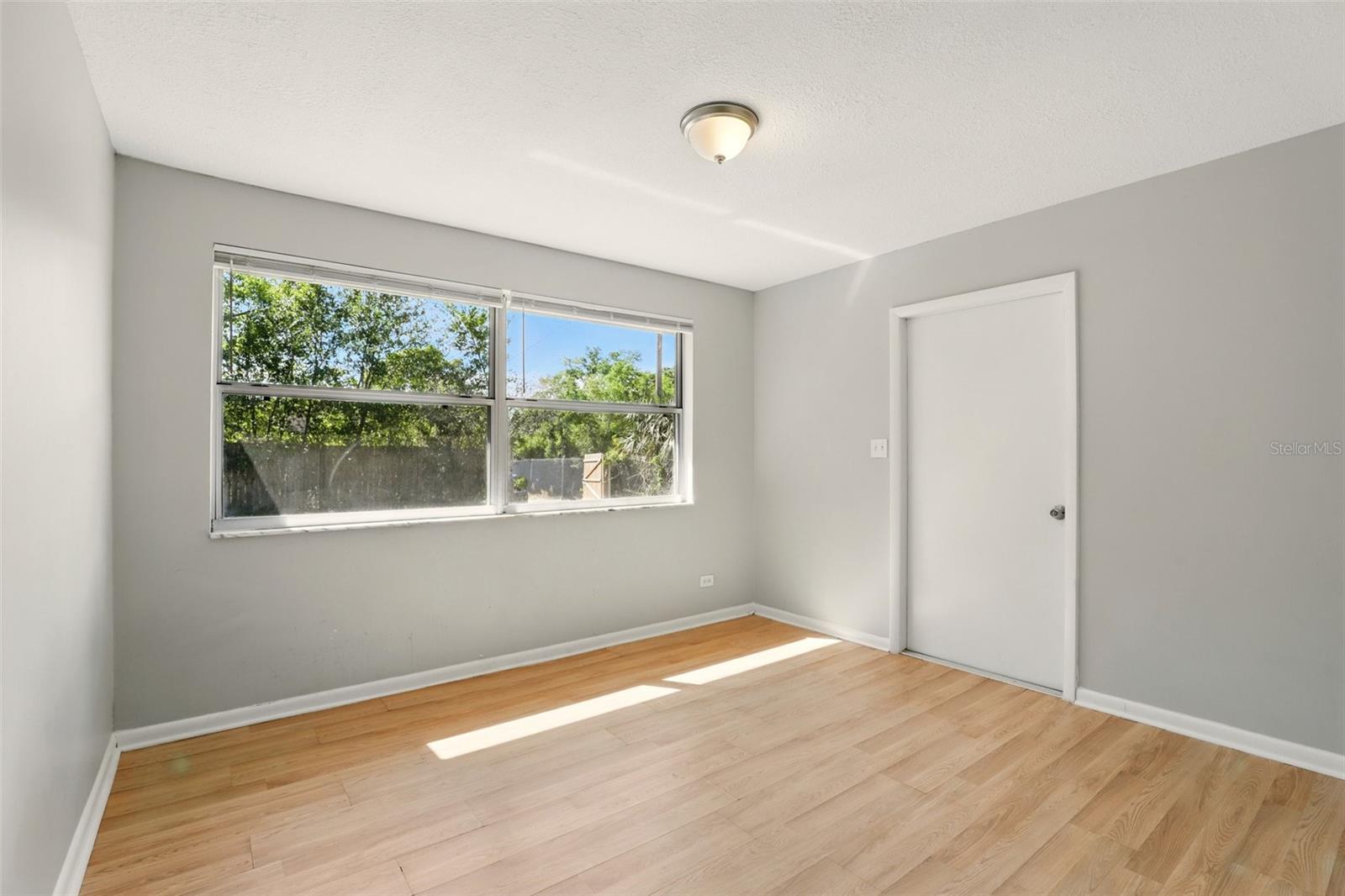 Image 18 of 30 For 1617 Acacia Road