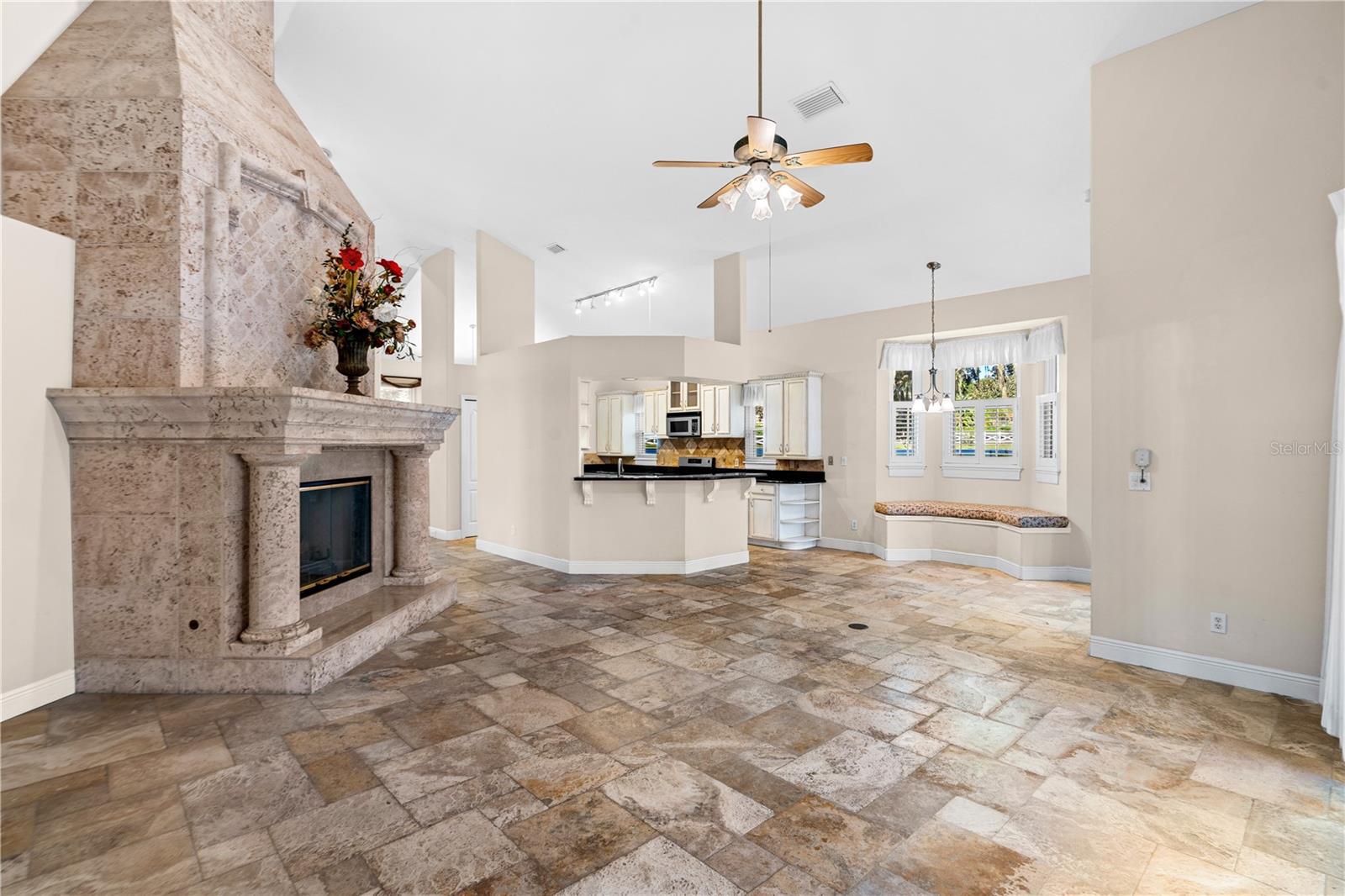 Image 10 of 59 For 10417 Lake Louisa Road