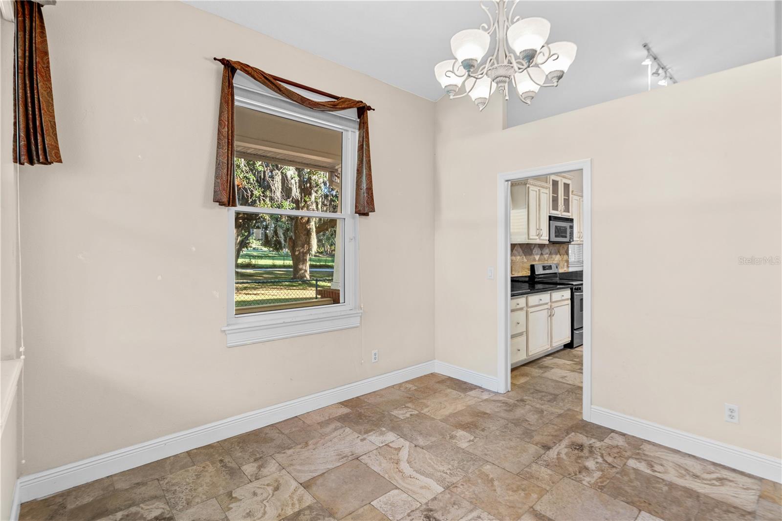 Image 15 of 59 For 10417 Lake Louisa Road