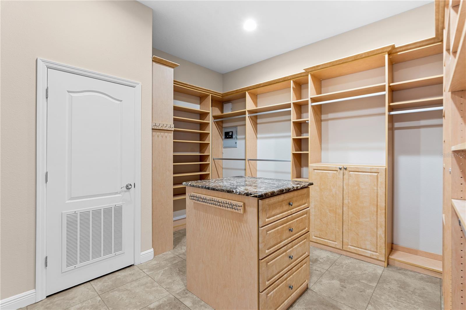 Image 18 of 59 For 10417 Lake Louisa Road