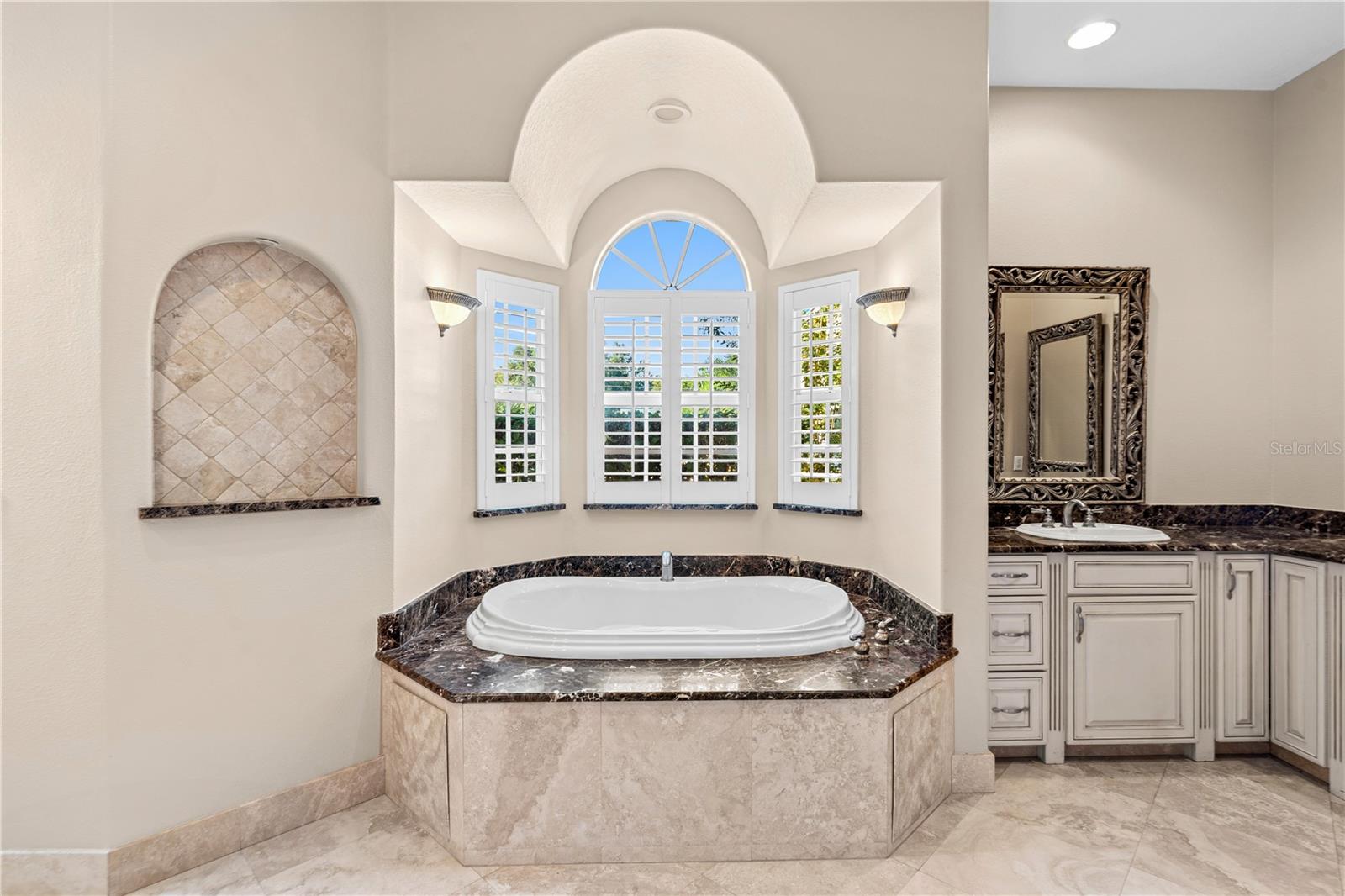 Image 19 of 59 For 10417 Lake Louisa Road