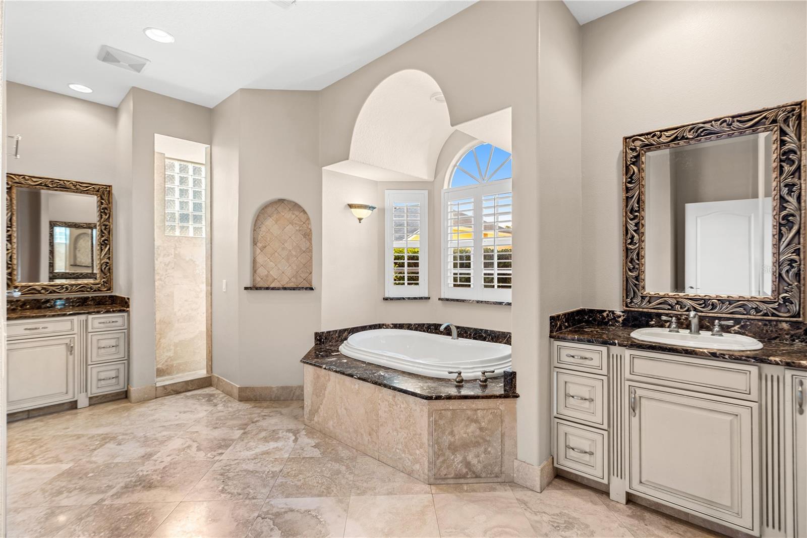 Image 20 of 59 For 10417 Lake Louisa Road