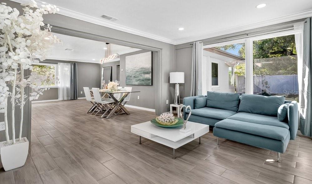 Image 10 of 38 For 546 Lake Como Circle