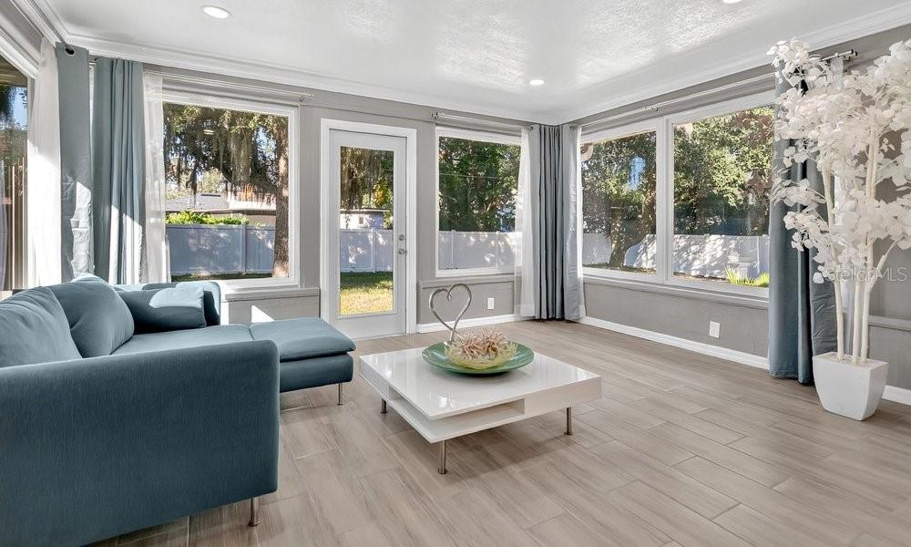 Image 11 of 38 For 546 Lake Como Circle