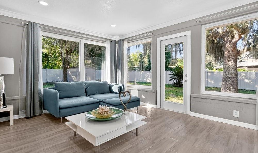 Image 12 of 38 For 546 Lake Como Circle