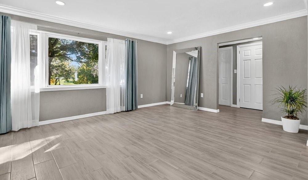 Image 13 of 38 For 546 Lake Como Circle