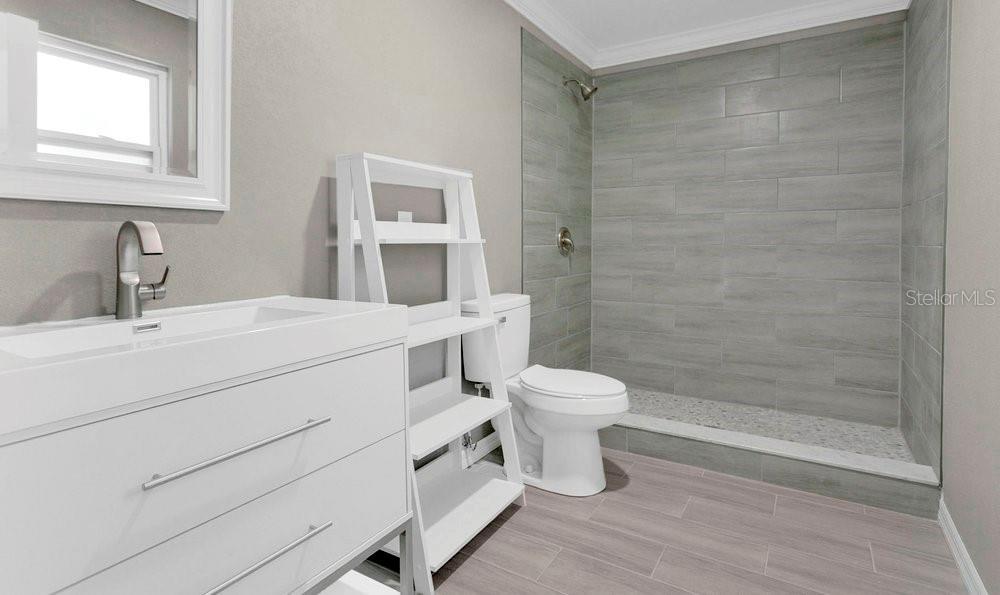 Image 16 of 38 For 546 Lake Como Circle