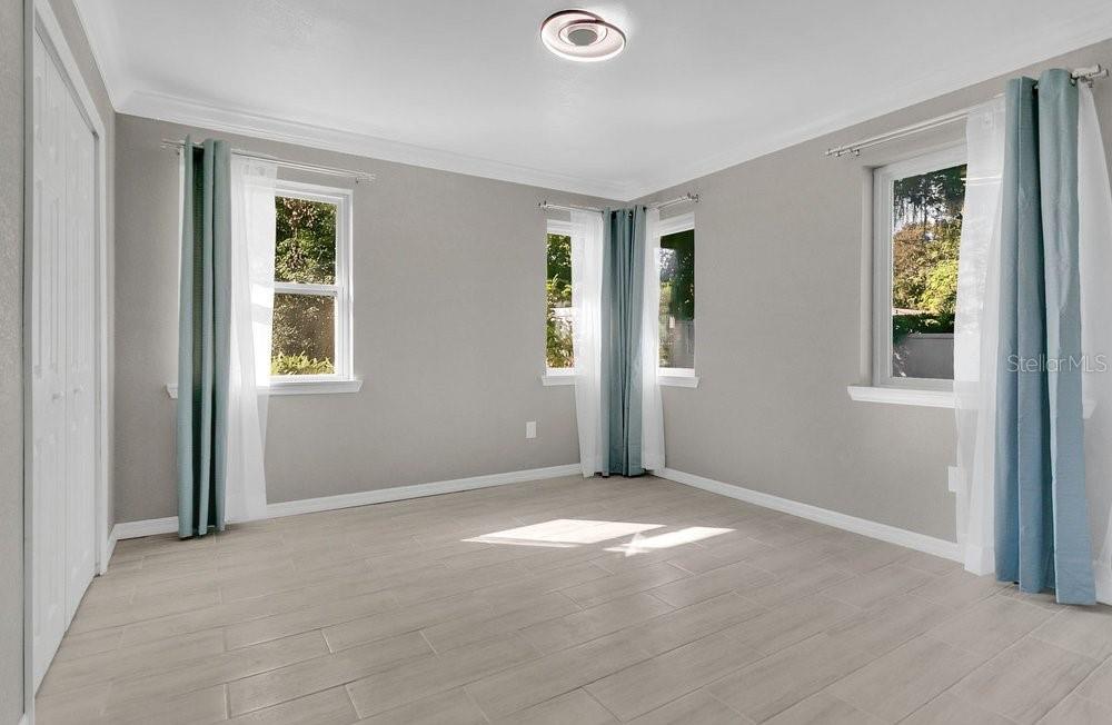 Image 17 of 38 For 546 Lake Como Circle