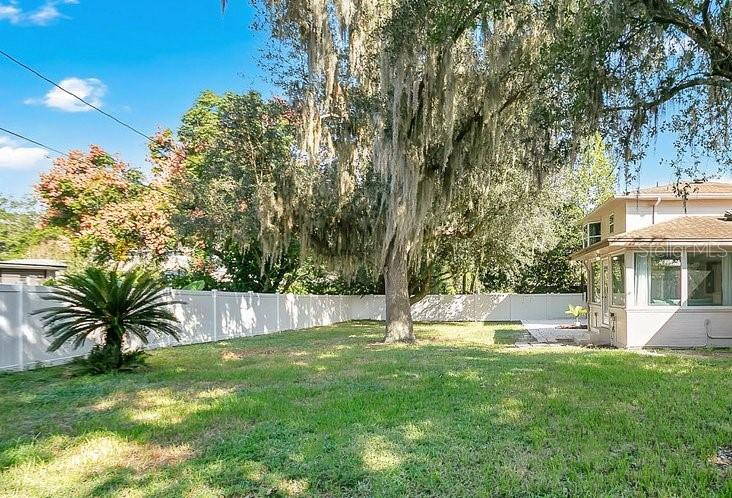 Image 25 of 38 For 546 Lake Como Circle