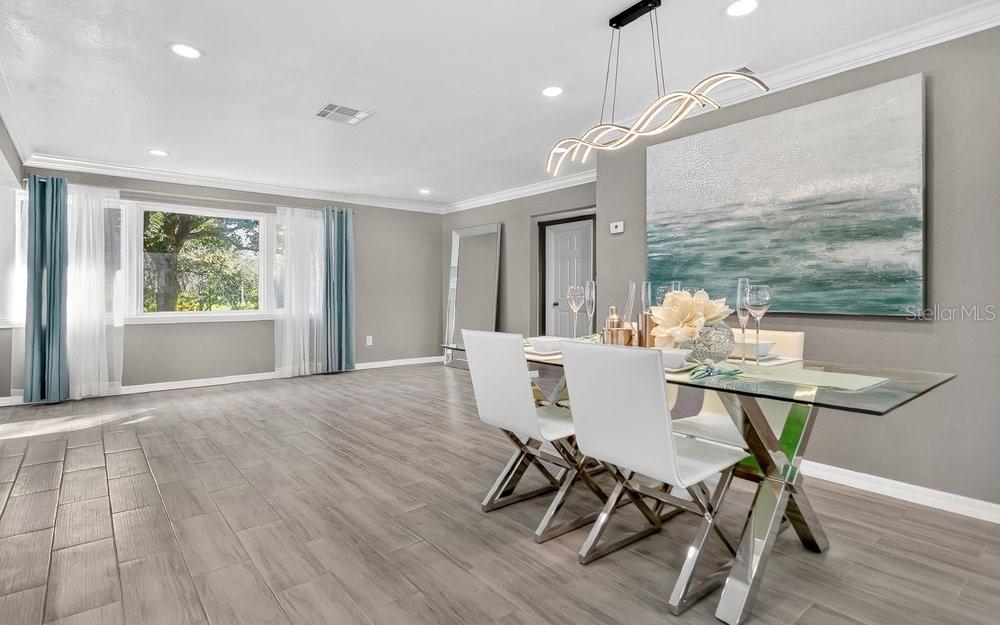 Image 5 of 38 For 546 Lake Como Circle