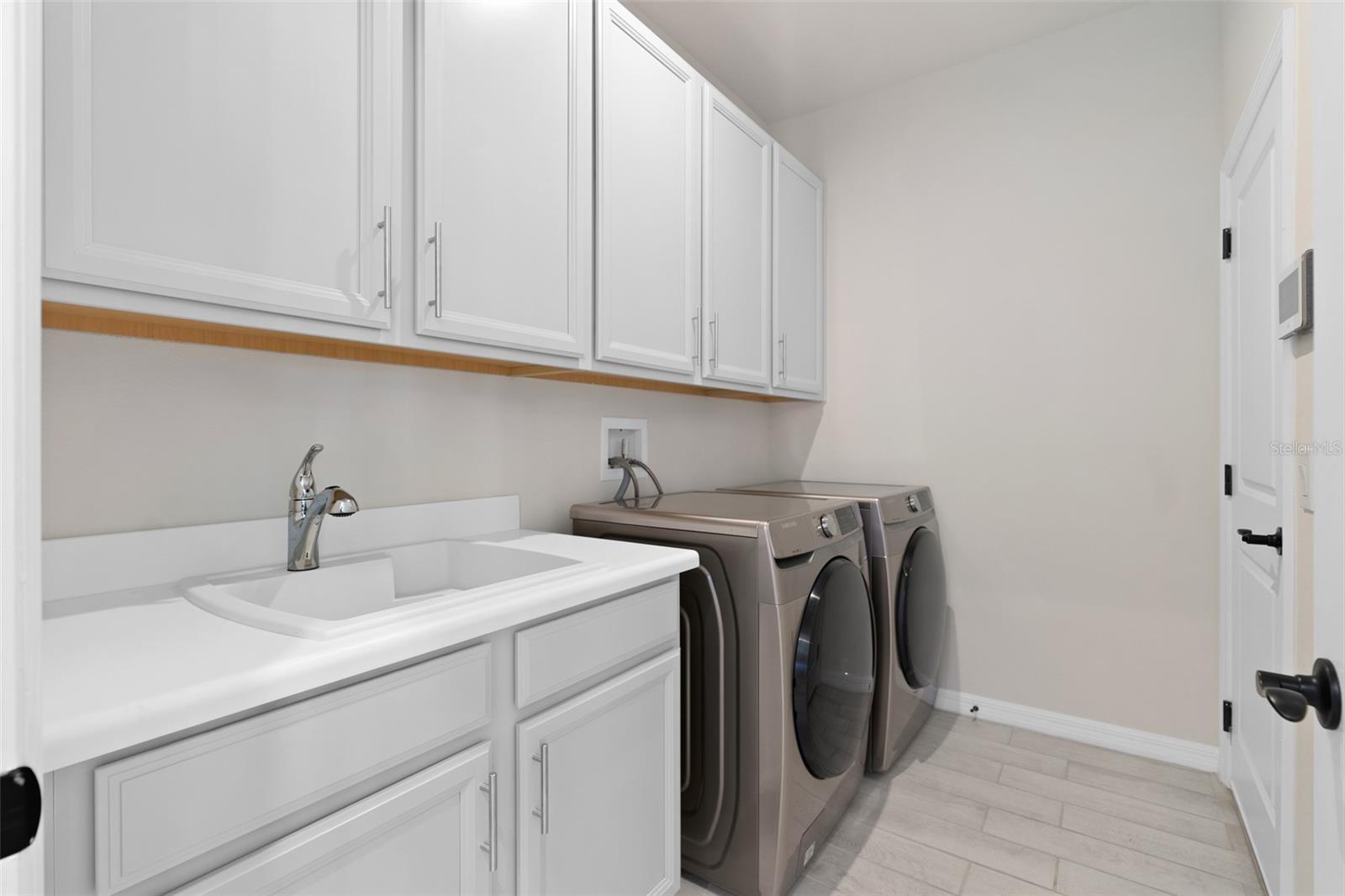 Image 23 of 59 For 1070 Windlass Court