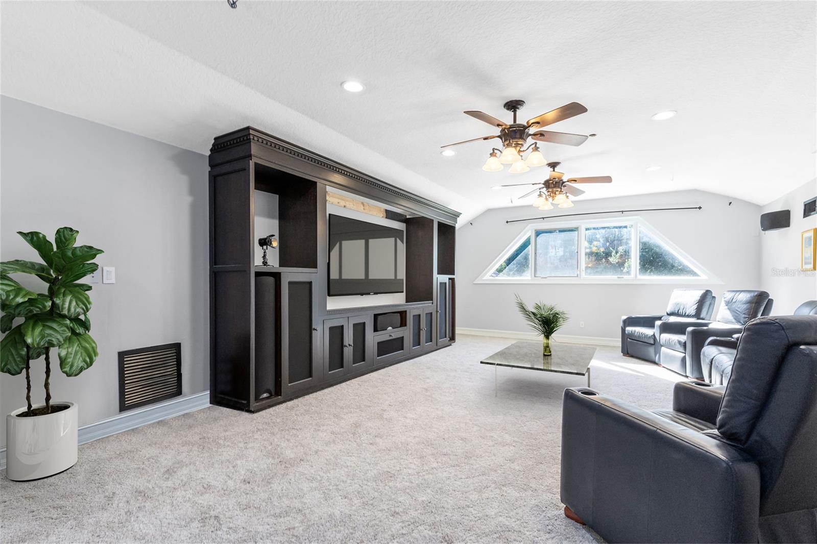 Listing photo id 16 for 13950 Smokerise Court