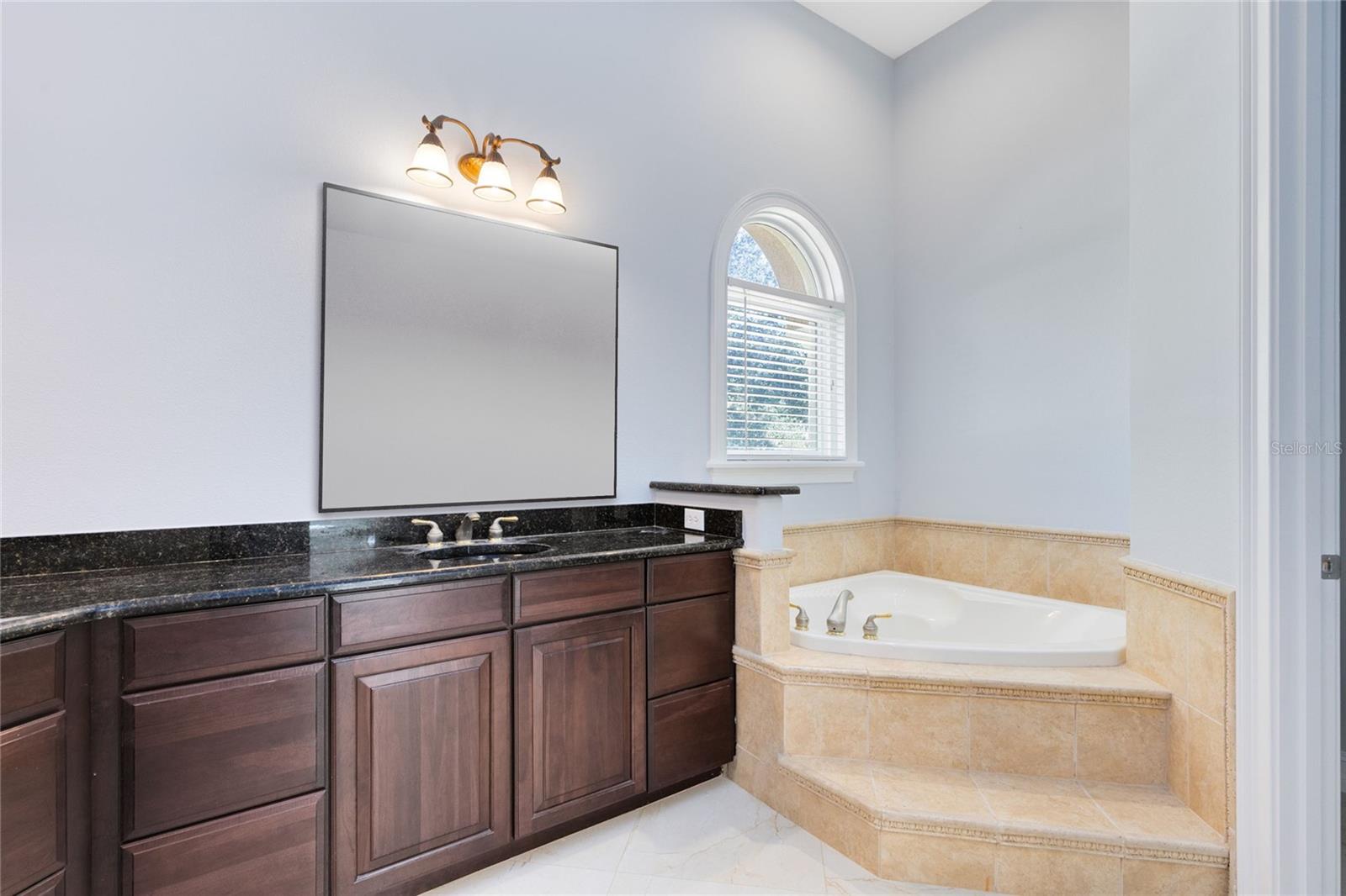Listing photo id 21 for 13950 Smokerise Court