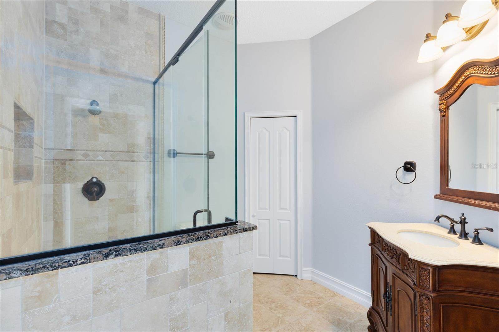 Listing photo id 25 for 13950 Smokerise Court