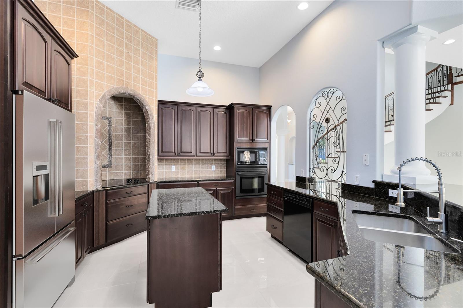 Listing photo id 7 for 13950 Smokerise Court