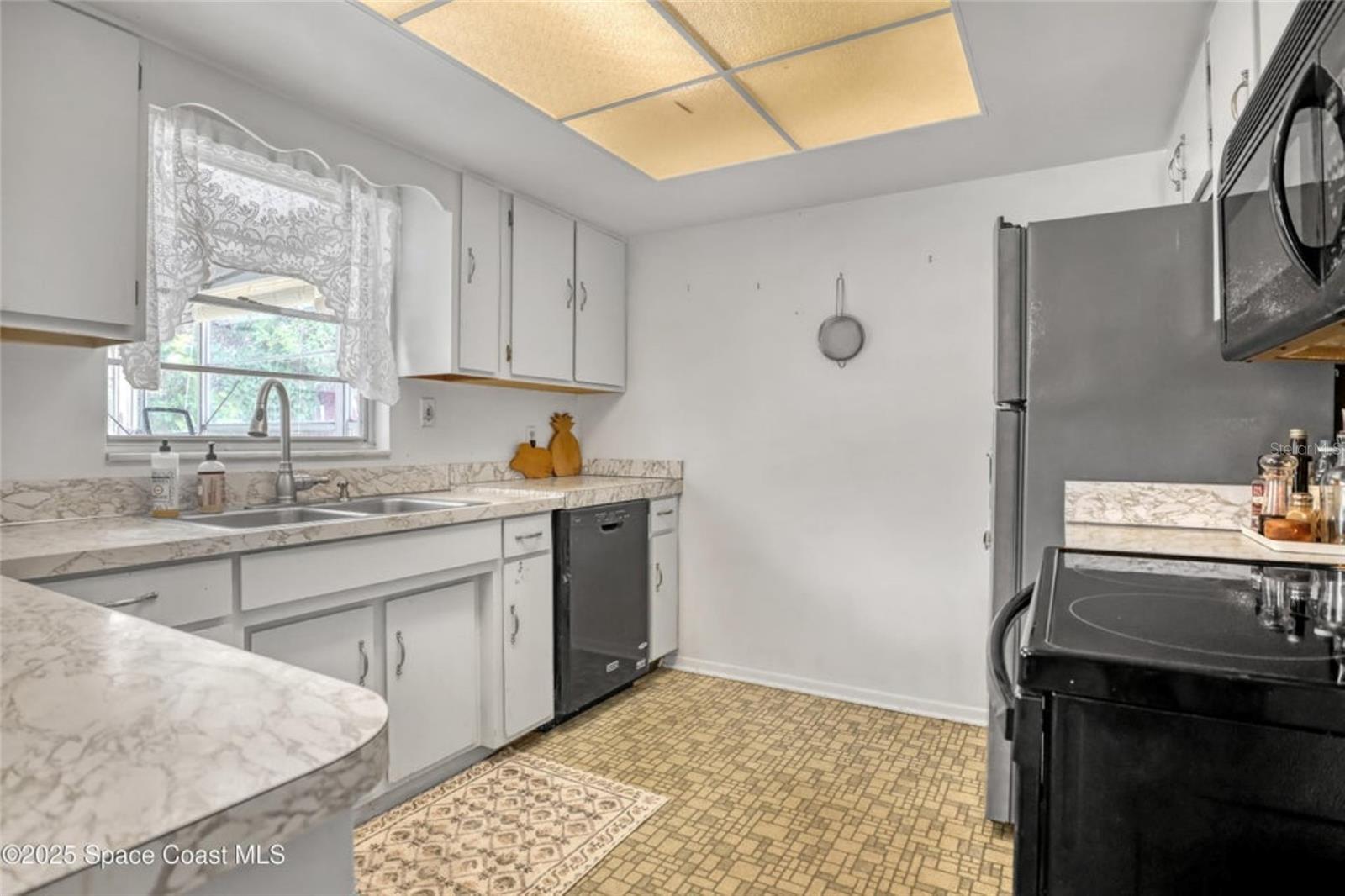 Image 12 of 21 For 4310 Elliot Avenue