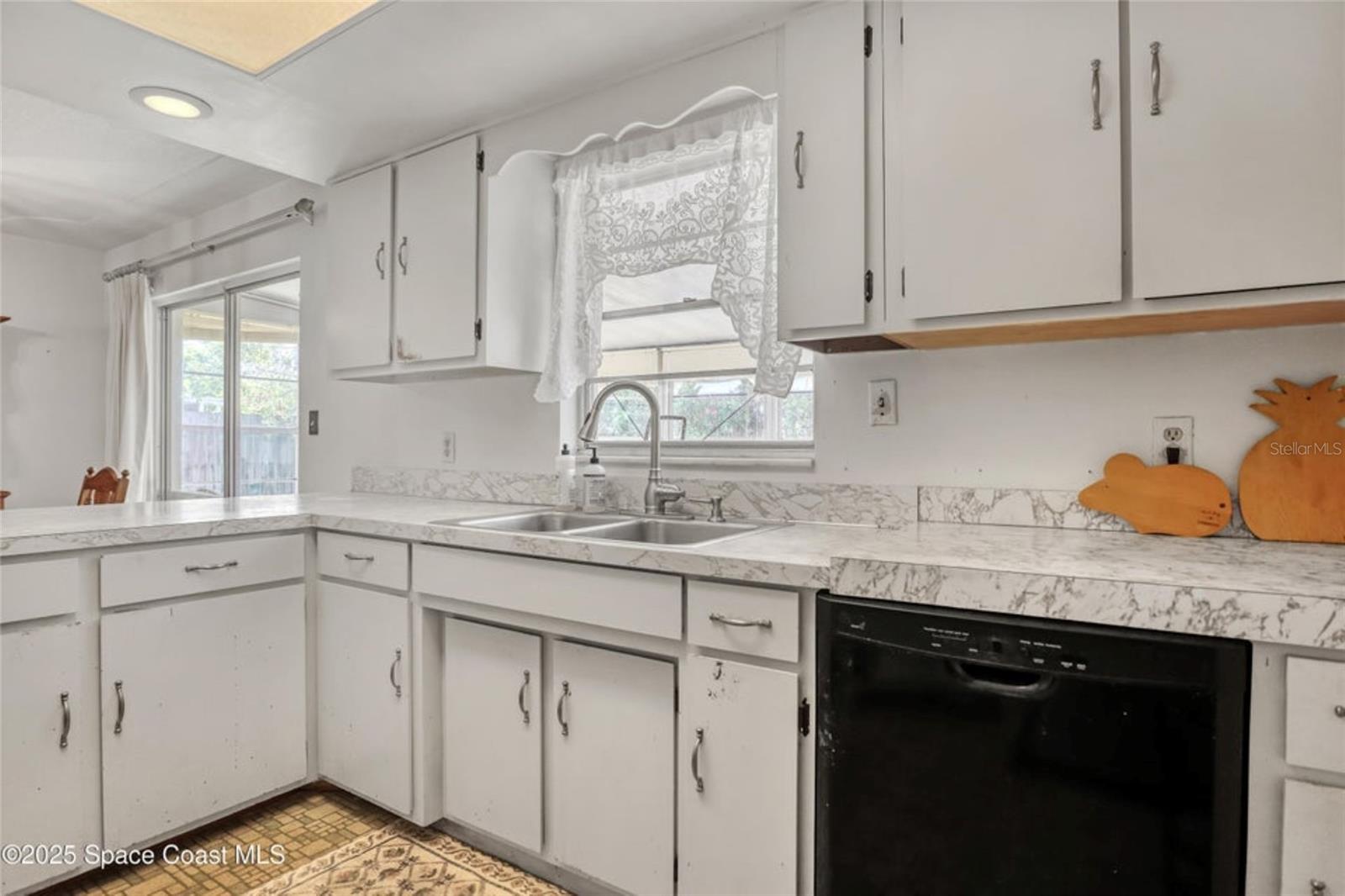 Image 14 of 21 For 4310 Elliot Avenue