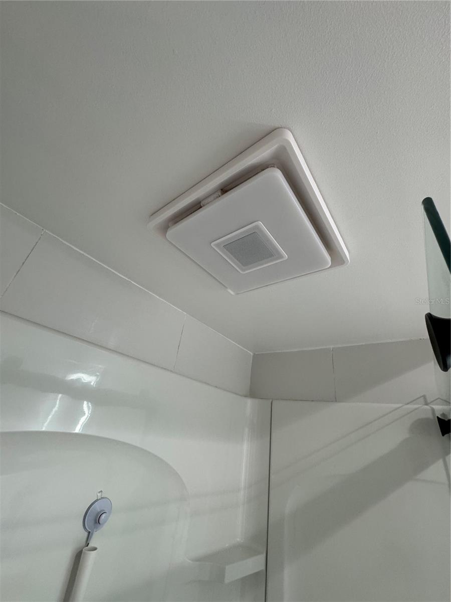 Image 15 of 30 For 6062 Willowpionte Circle 203