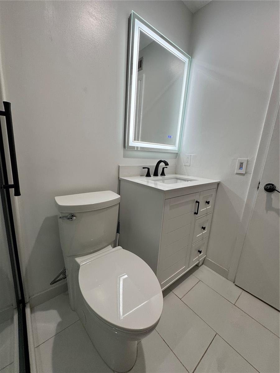 Image 8 of 30 For 6062 Willowpionte Circle 203