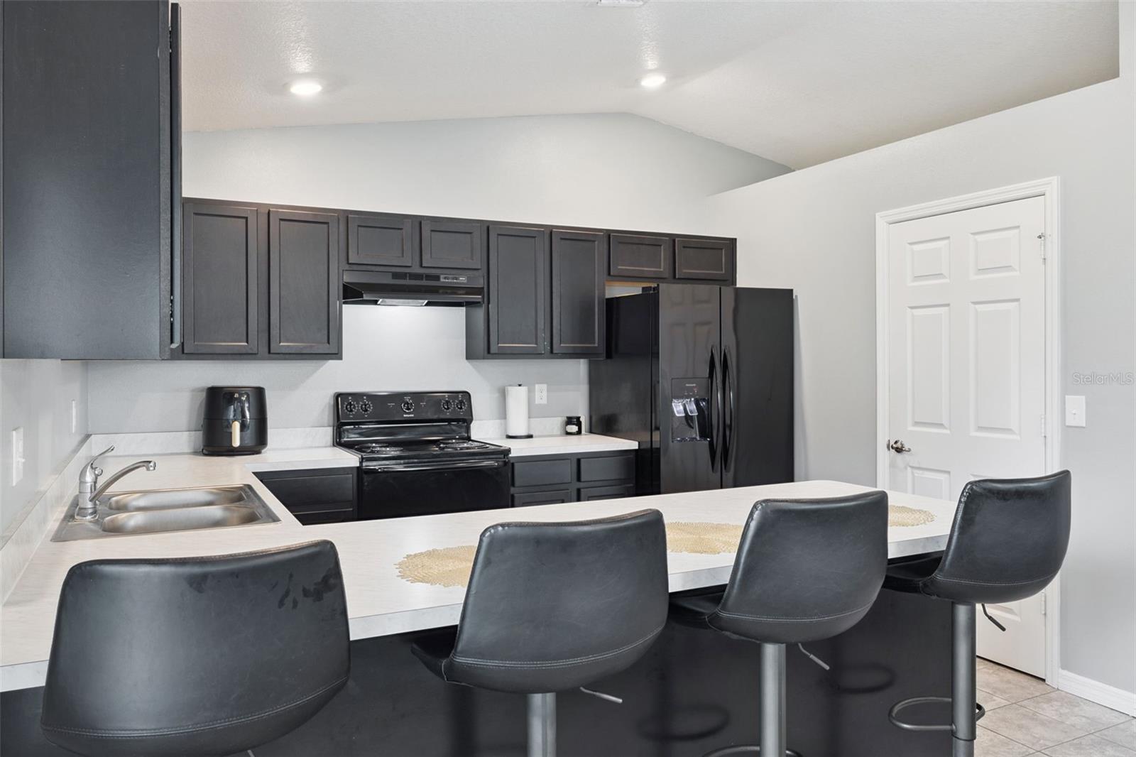 Image 4 of 28 For 1605 Mayaro Court