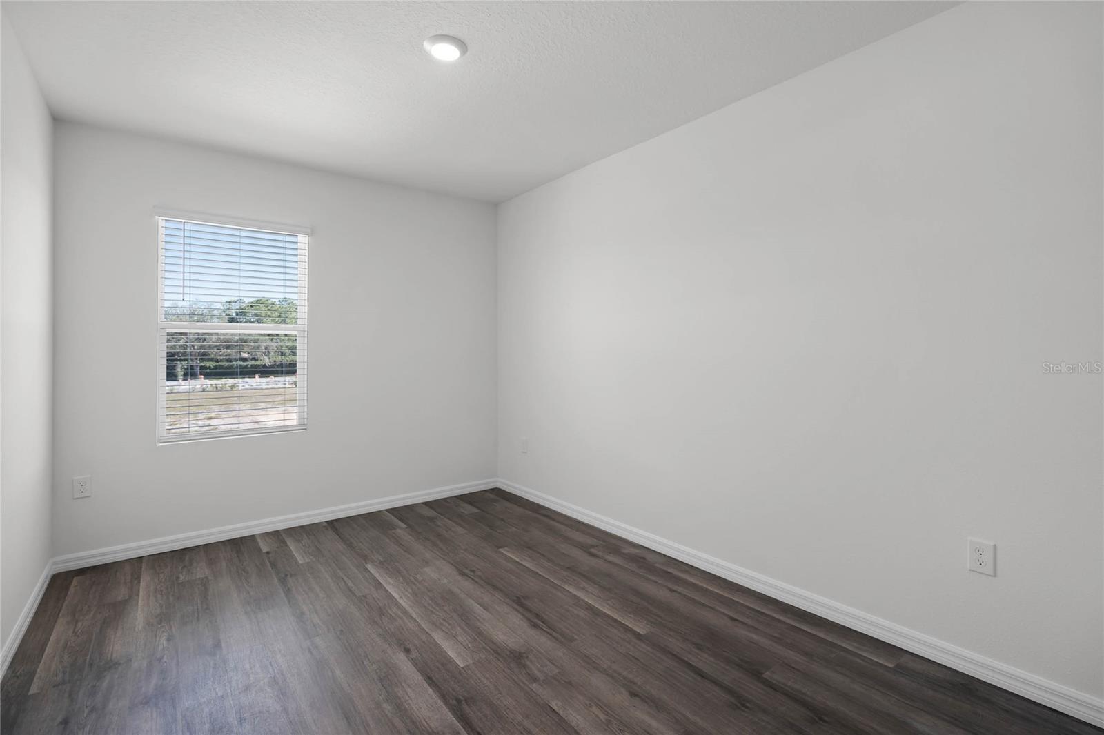 Image 31 of 37 For 1684 Hummingbird Road