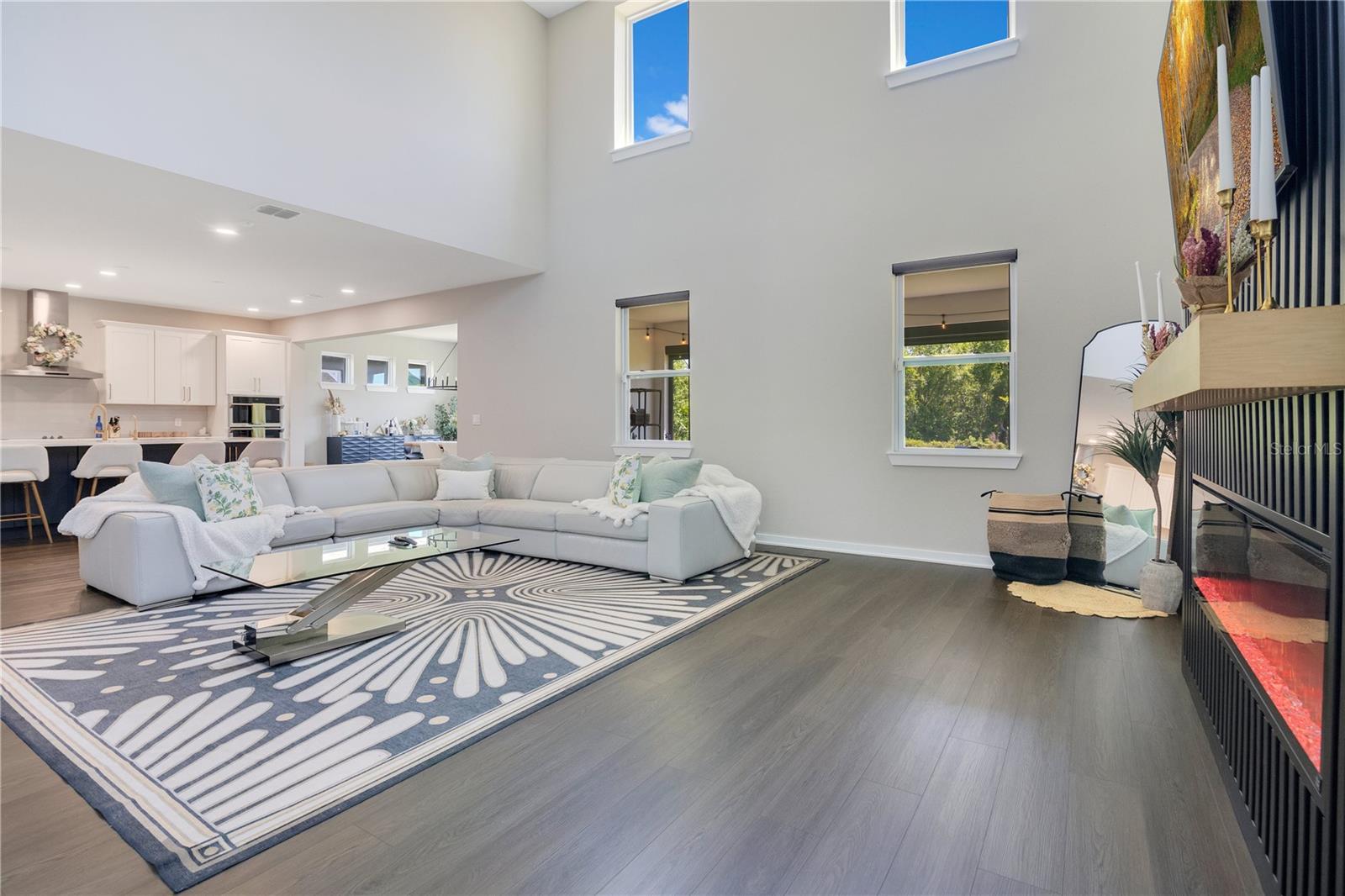 Image 7 of 39 For 9187 Waverly Walk Drive