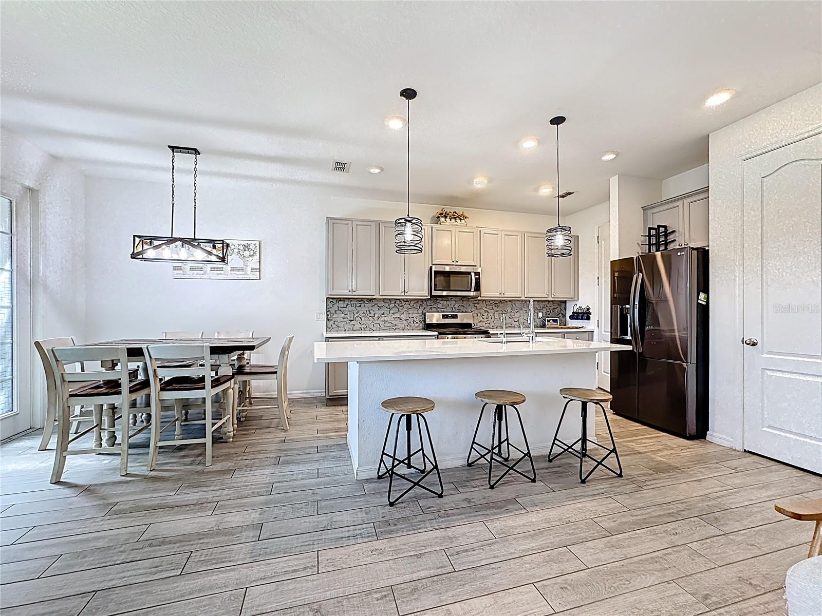 Image 11 of 47 For 721 Benoi Dr