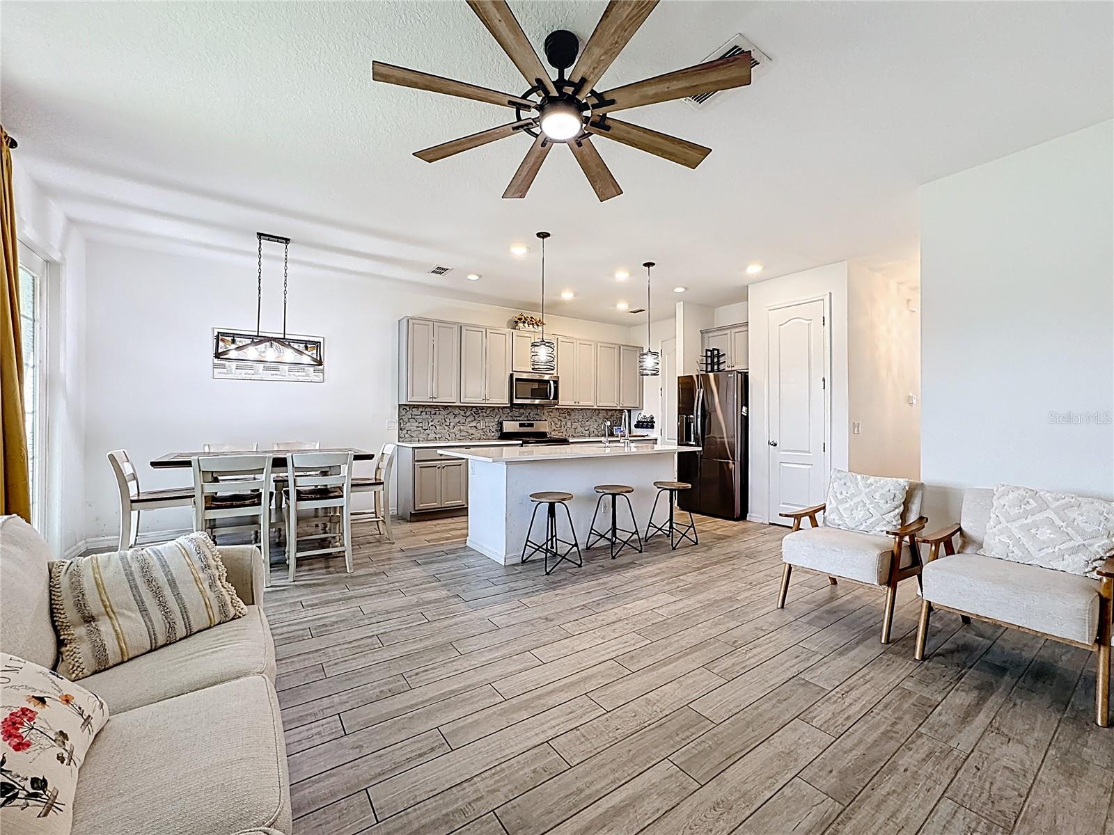 Image 12 of 47 For 721 Benoi Dr