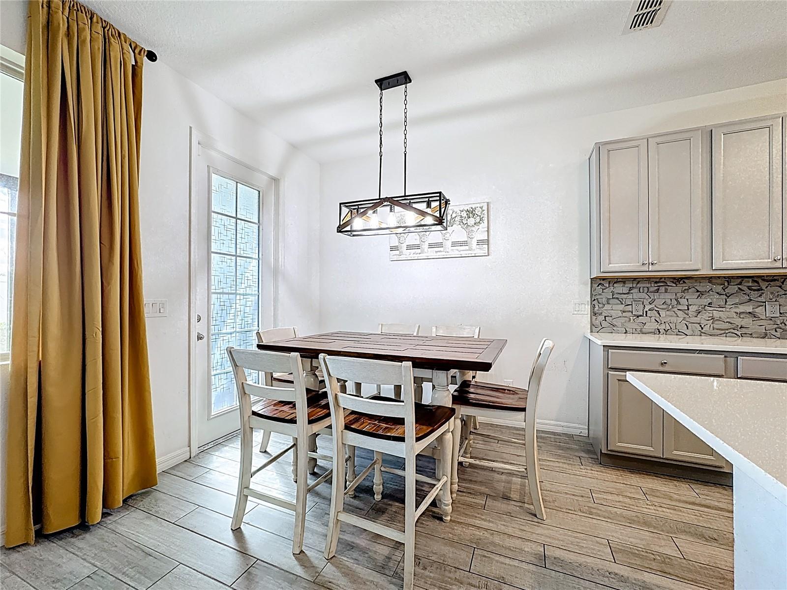 Image 14 of 47 For 721 Benoi Dr