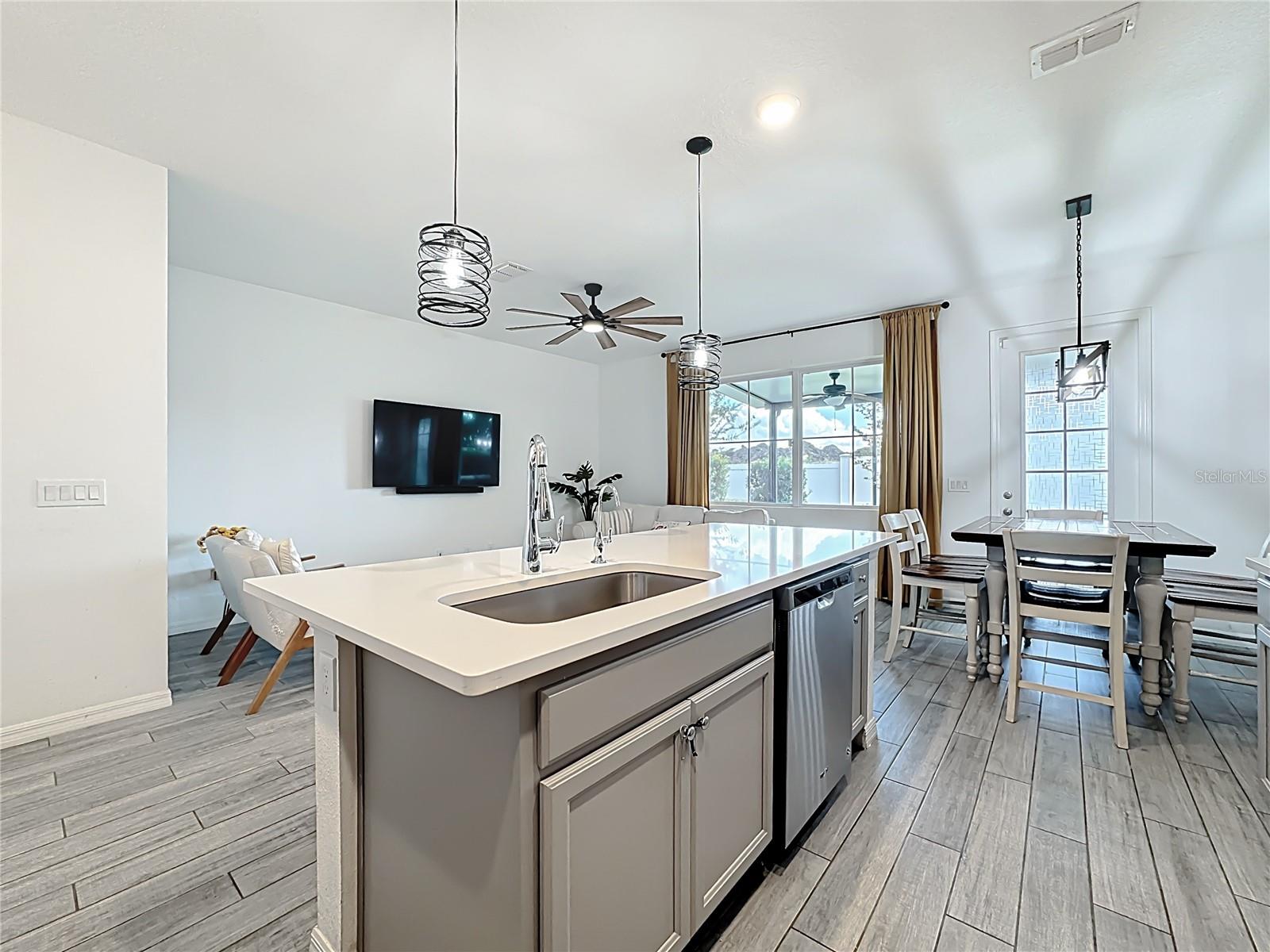 Image 15 of 47 For 721 Benoi Dr