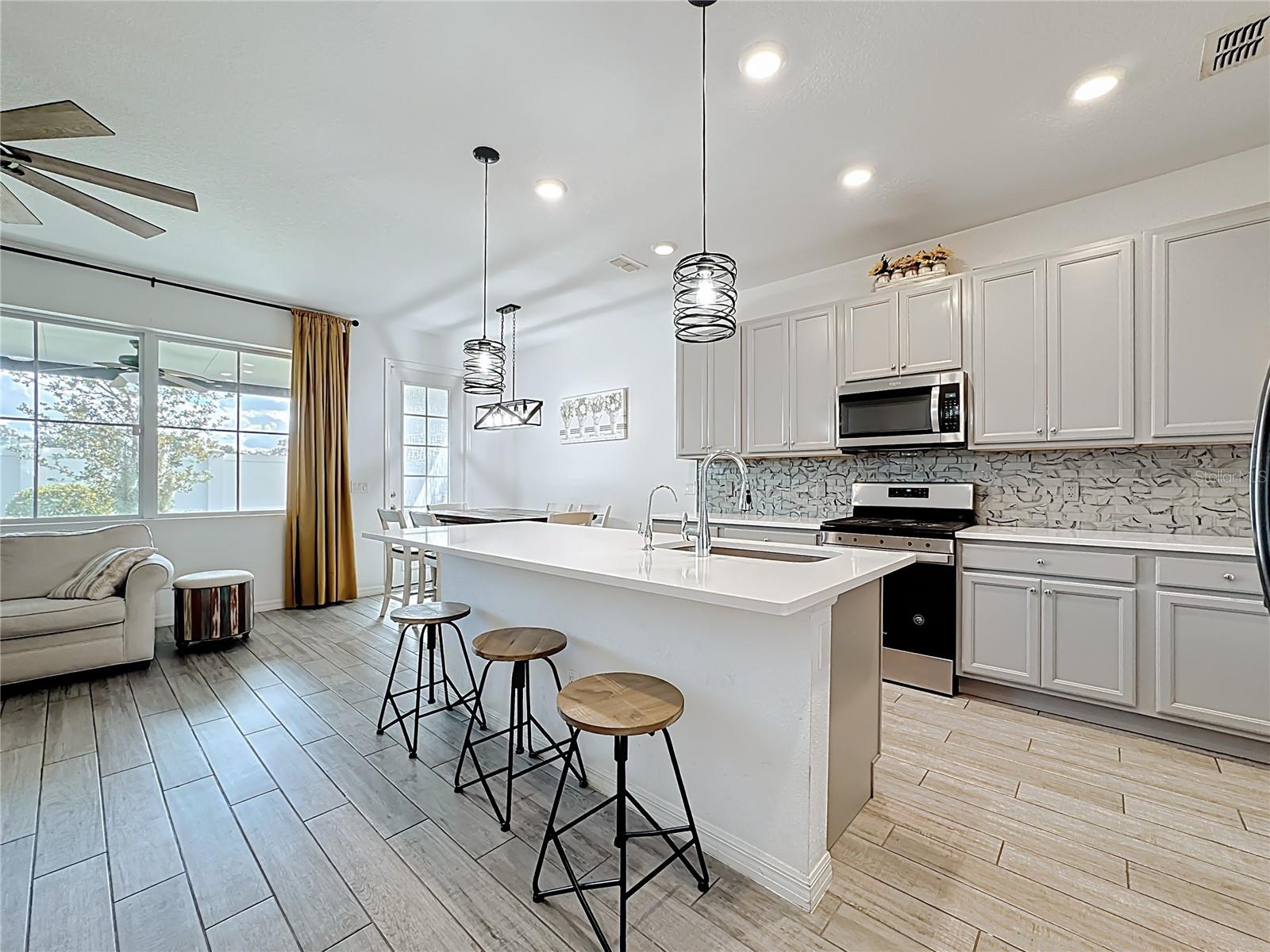 Image 16 of 47 For 721 Benoi Dr